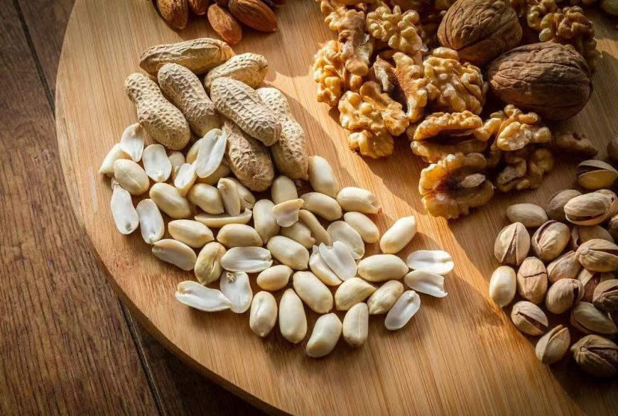 Nourishing the Mind: Nutrients and Lifestyle Factors in Comb