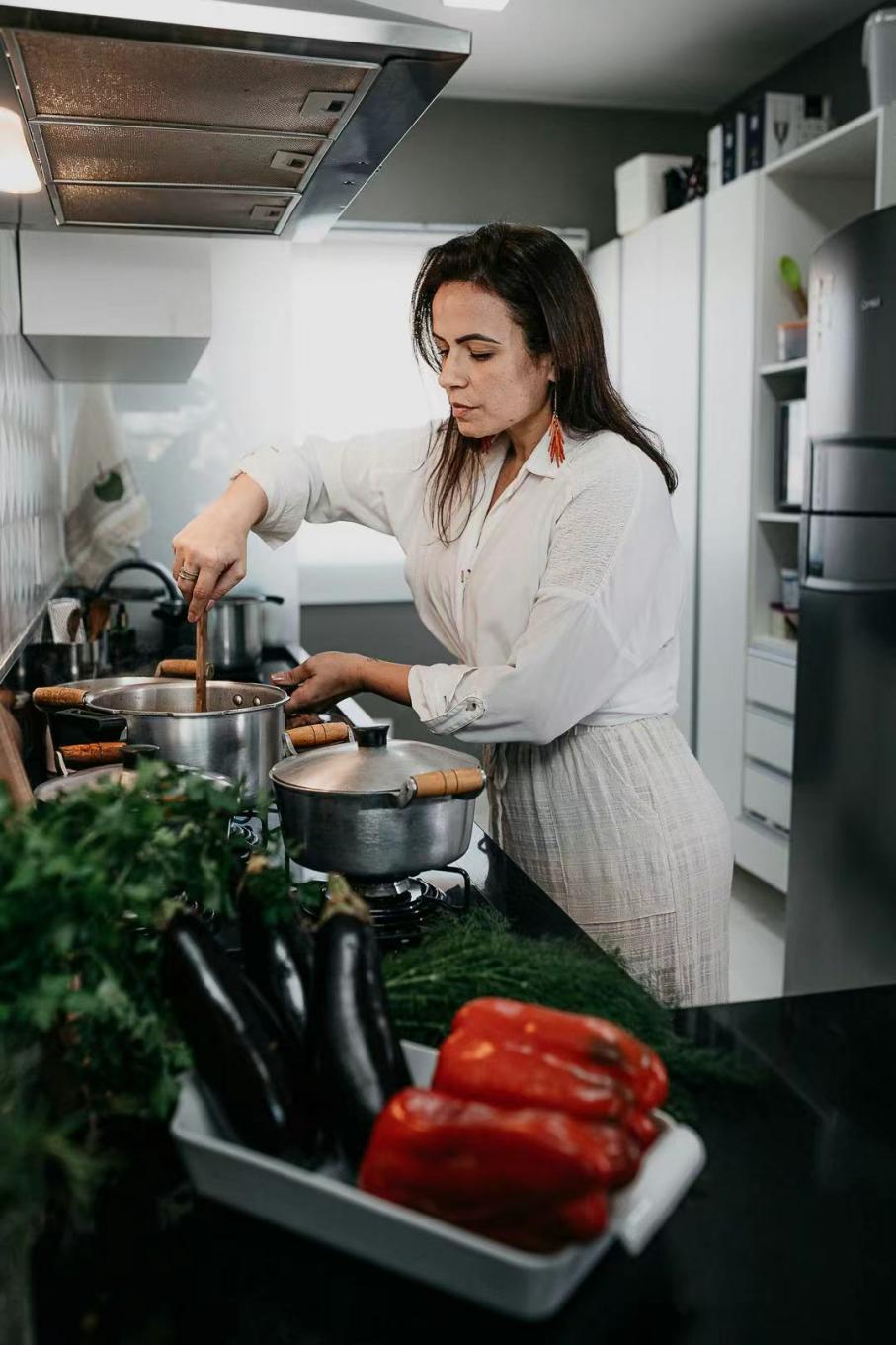 Craft on the Tip of the Tongue: How Cooking Styles Rewrite N